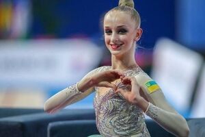 Гимнастка Ризатдинова, представляющая Украину, завоевала две золотые медали на этапе Кубка мира в Италии