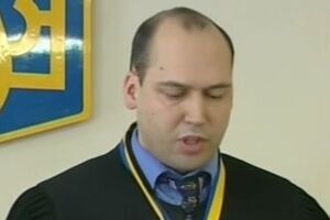 Вовк: Я хожу на работу, но зарплату не получаю. А потом, когда уже отменяется решение комиссии, эти деньги возвращаются