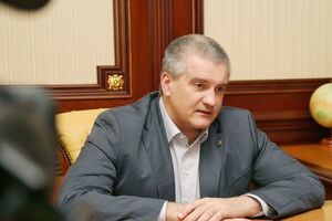 Все незаконное строительство ведется с позволения "органов исполнительной власти или правоохранительных структур", считает Аксенов