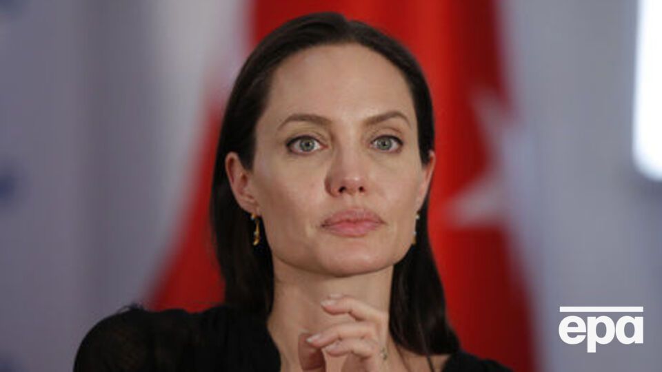 Джоли весит 35 кг - СМИ