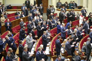 Cогласно тексту проекта закона, предлагается дополнить Уголовный кодекс Украины статьей 368-5