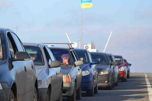 Госпогранслужба Украины: На админграницах с Крымом действует какое-то выборочное право, потому что одни автомобили все-таки проезжают на территорию Крыма, другие – нет