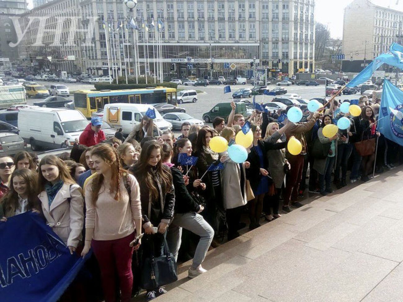В Киеве студенты устроили флешмоб перед референдумом в Нидерландах