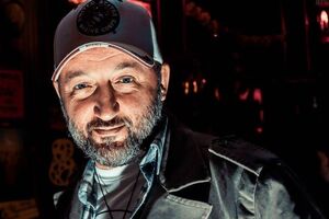 Мочанов: Люди голосовали не за Порошенко, а за объем его обещаний. Искали в часовой механизм государства заводную головку, которая бы заставила работать все шестеренки. Выяснилось, что у этой важнейшей детали ржавчина, резьба левая, шаг не тот