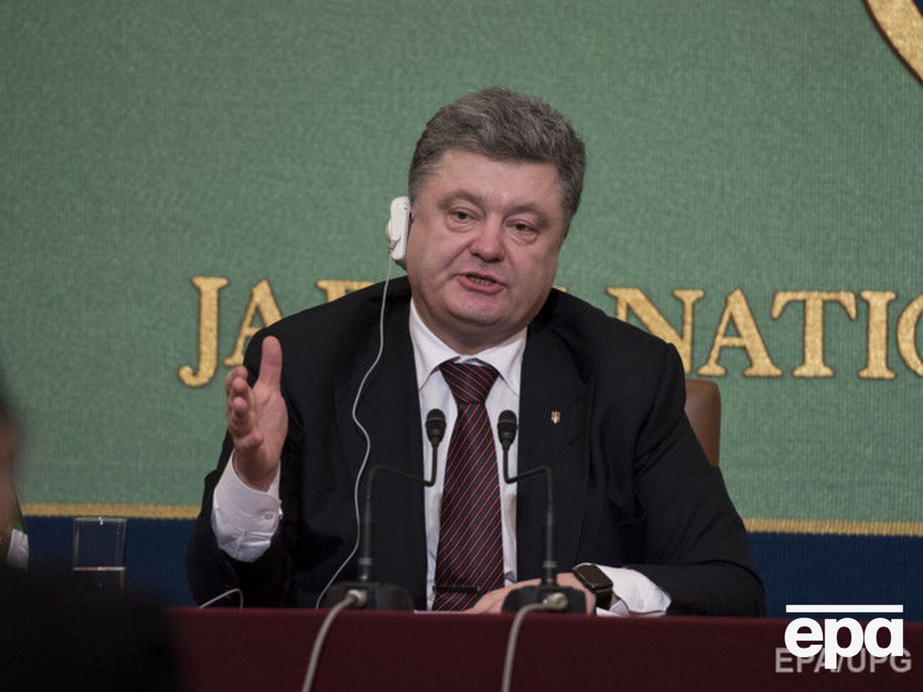 Порошенко обещает новое правительство после своего возвращения в Украину