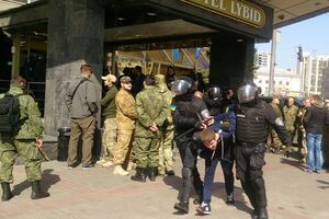 Полиция задержала участников столкновений в гостинице "Либідь"