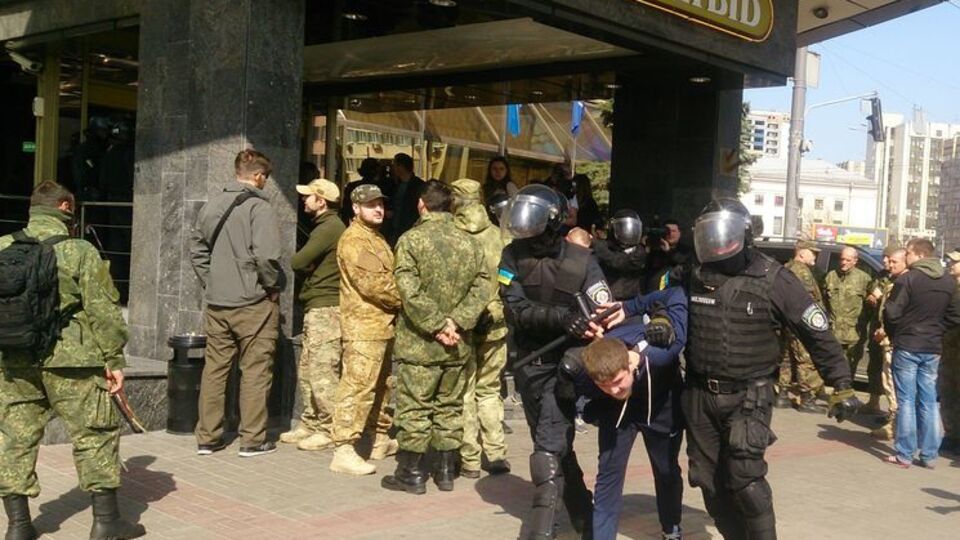 Полиция задержала участников столкновений в гостинице "Либідь"