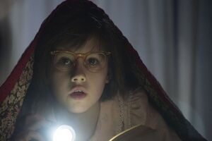 Главная героиня - девочка, которую похитил великан