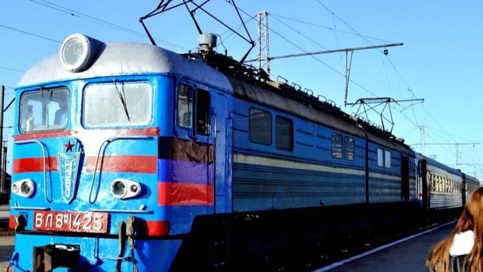 Поезд отправили под "Прощание славянки"