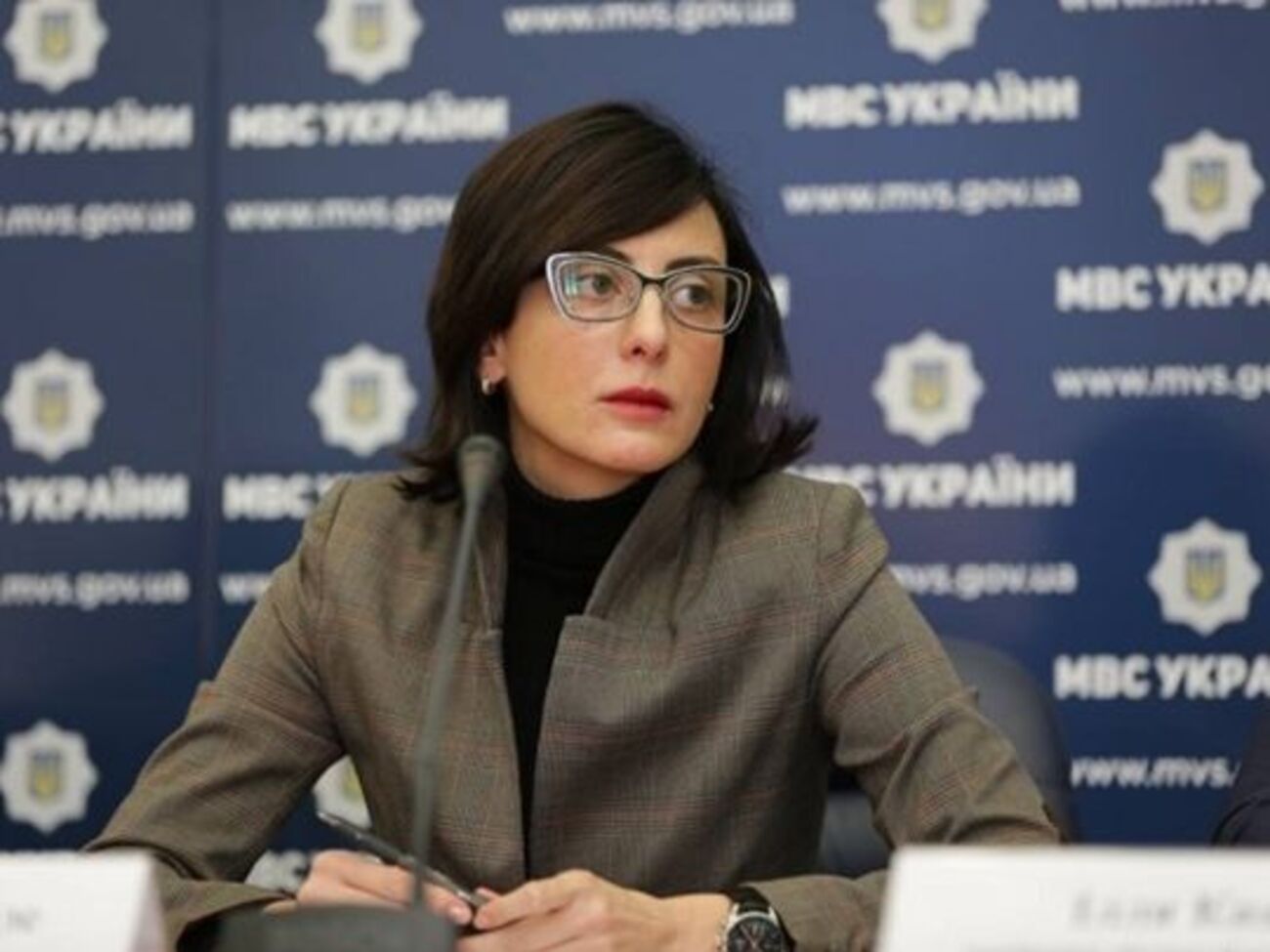 Уволенные сотрудники МВД восстанавливаются на работе через суд, заявила Деканоидзе