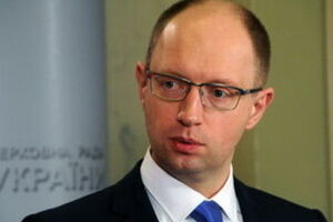 В ходе демонстрации робот ASIMO играл в мяч, прыгал на одной и двух ногах