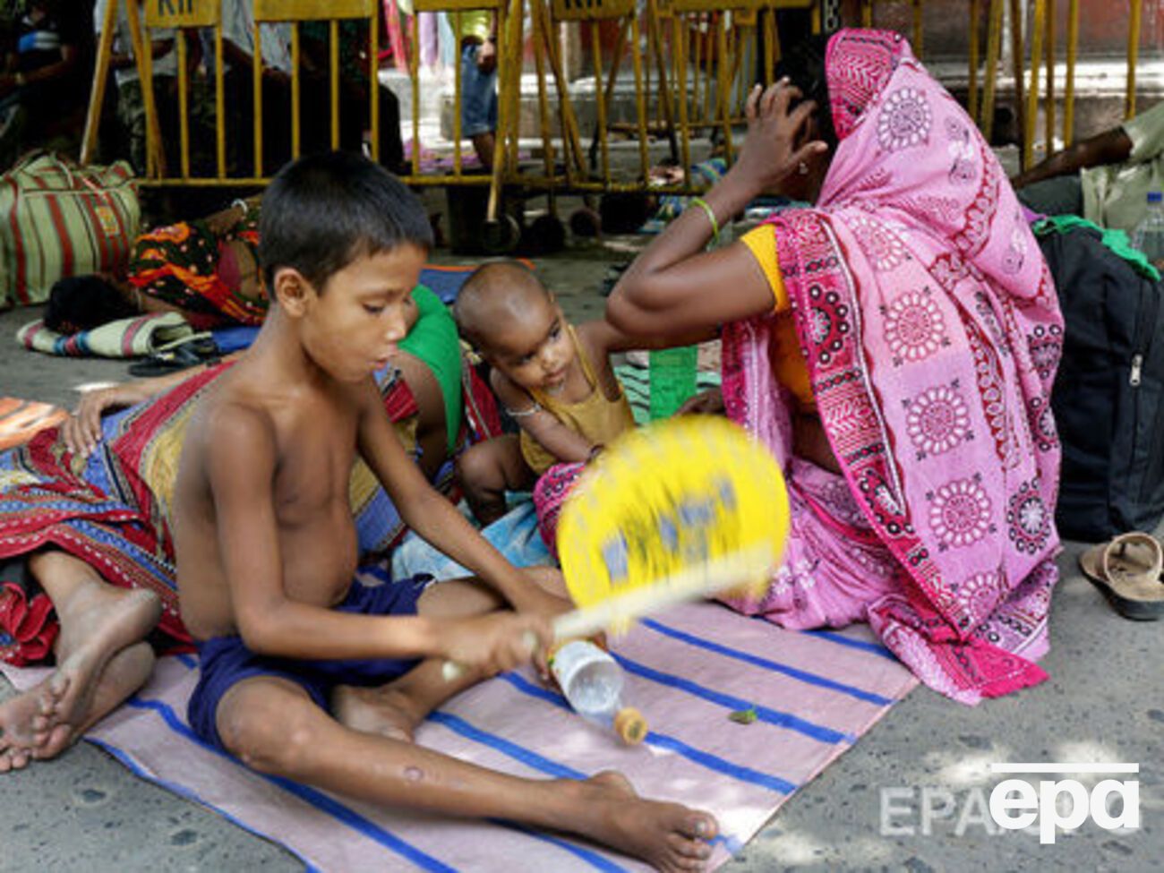 Жители Индии опять страдают от жары