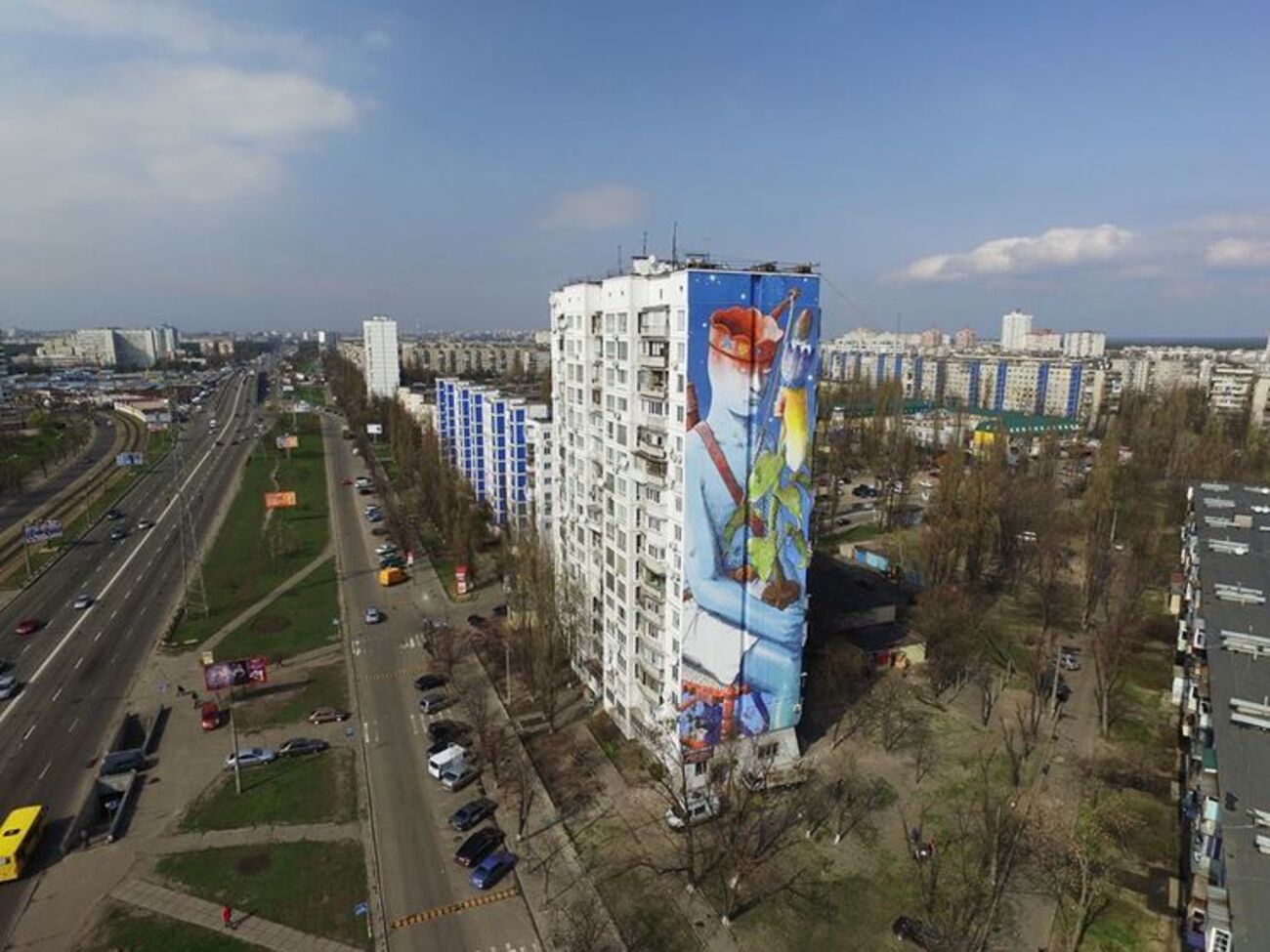 Новый мурал в Киеве на Левом берегу