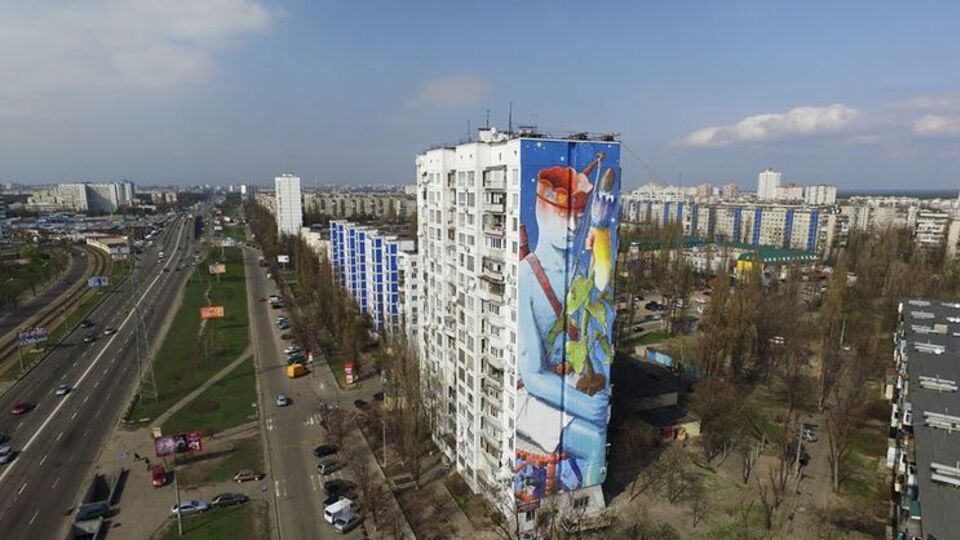 Новый мурал в Киеве на Левом берегу