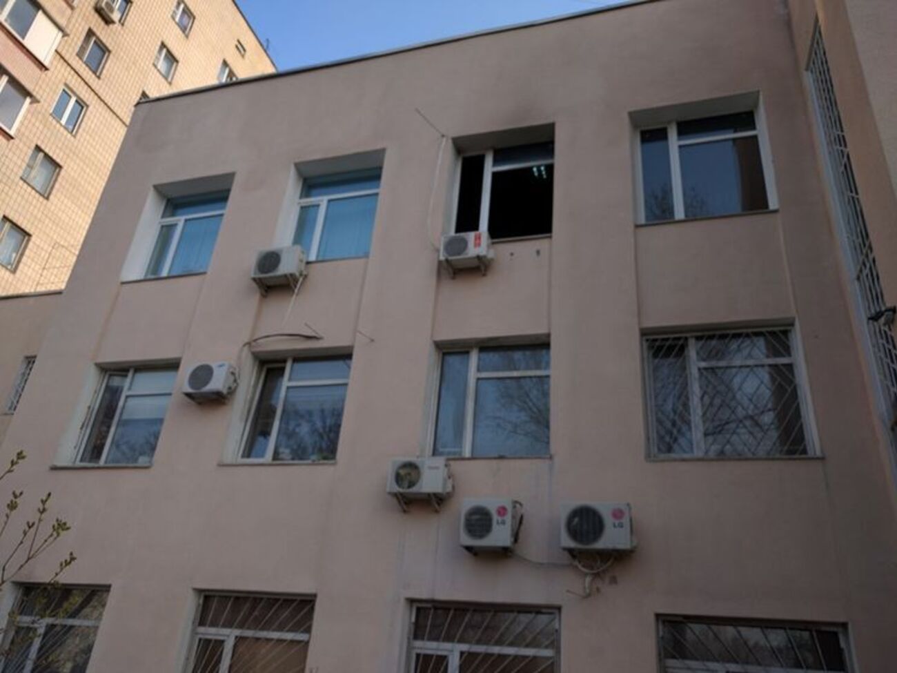 Журналисты сообщают, что кабинет сгорел полностью