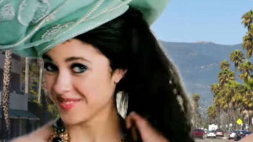 Шляпы каждого десятилетия с 1910-го по 2010-е годы показали в одном видео