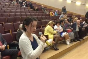 Чиновник не смог дать полный ответ на вопрос студентки второго курса, упрекнув девушку в провокации и неуважении