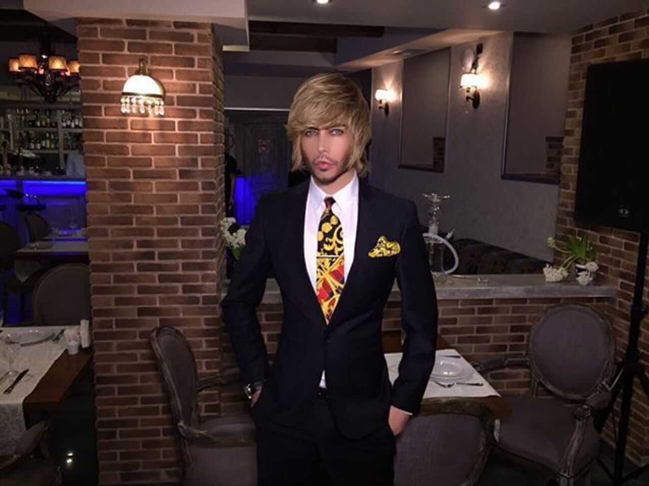 Зверев:&nbsp;Всем привет!!! Вчера отмечали день рождения Ирины Билык. Так наотмечались, что сегодня кое-как проснулся... В караоке спел весь репертуар Ирины. Зато сегодня Звезда в шоке!!! Шампунь от сглаза, бальзам от порчи. А я люблю тебя очень, очень