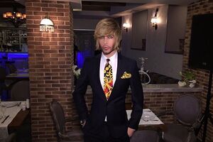 Зверев: Всем привет!!! Вчера отмечали день рождения Ирины Билык. Так наотмечались, что сегодня кое-как проснулся... В караоке спел весь репертуар Ирины. Зато сегодня Звезда в шоке!!! Шампунь от сглаза, бальзам от порчи. А я люблю тебя очень, очень