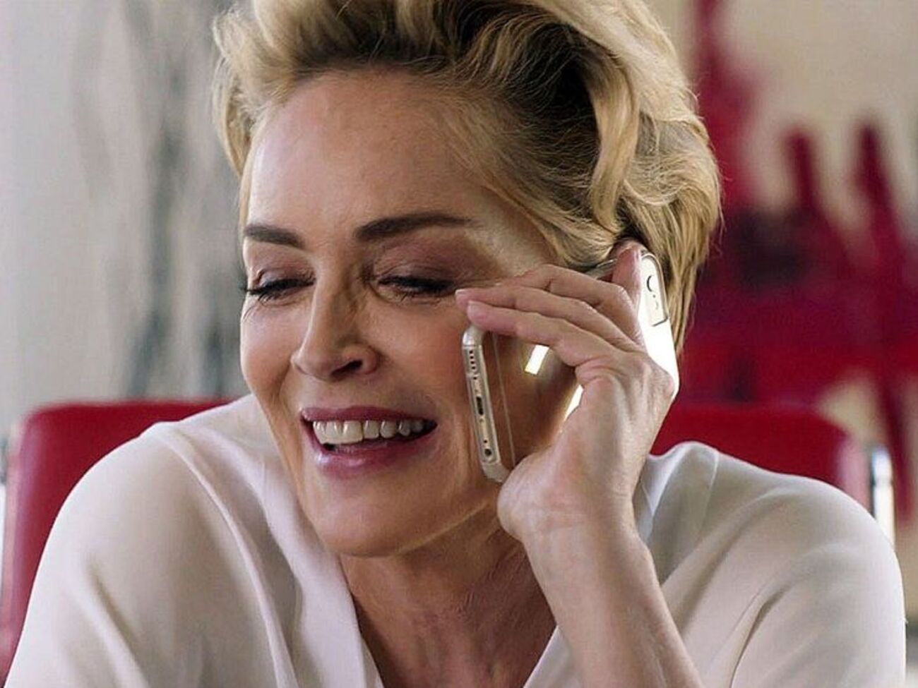 Стоун исполнила роль в одной из историй, составляющих фильм "День матери"