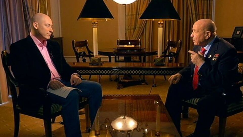 Алексей Леонов: С расстояния в девять метров лейтенант Ильин в упор три пули в меня выпустил. С Брежневым перепутал