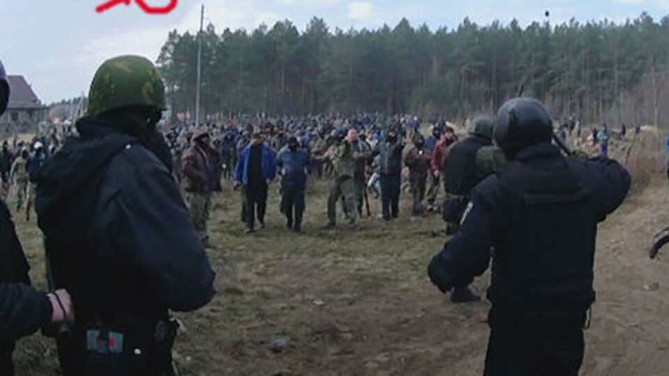 Во время столкновений в Сарненском районе старатели забрасывали полицию камнями