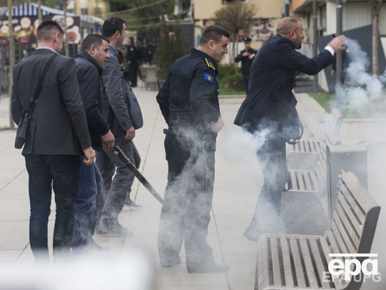 Полицейские на месте, где был распылен газ