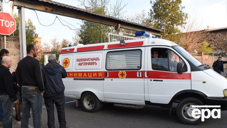 Раненых армянских военных эвакуируют в госпиталь в Ереване