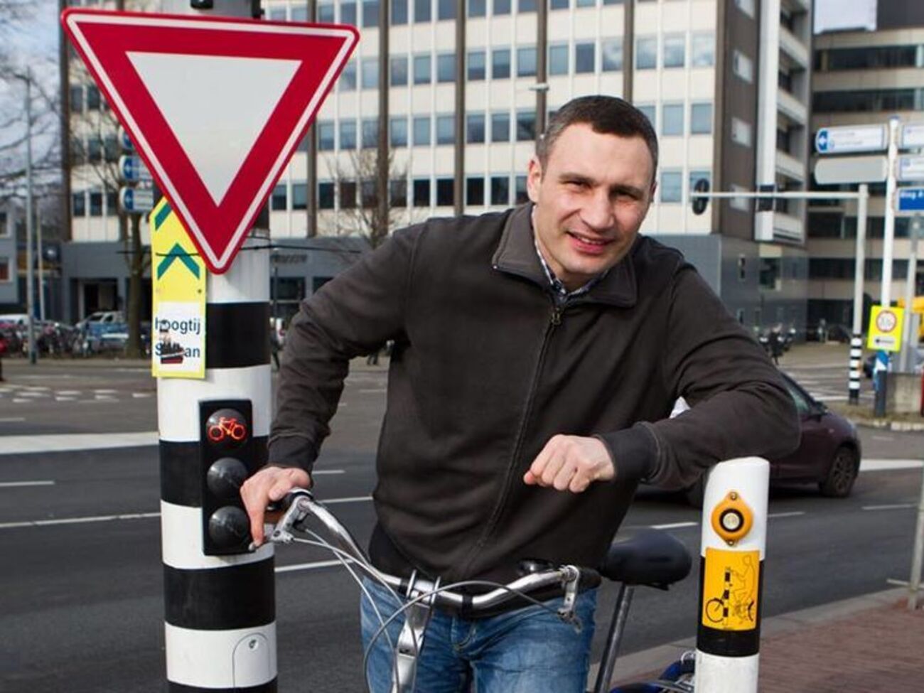 Кличко: Некоторые дороги не ремонтировались на протяжении последних 30 лет. В том числе и ключевые. Телеги и так далее