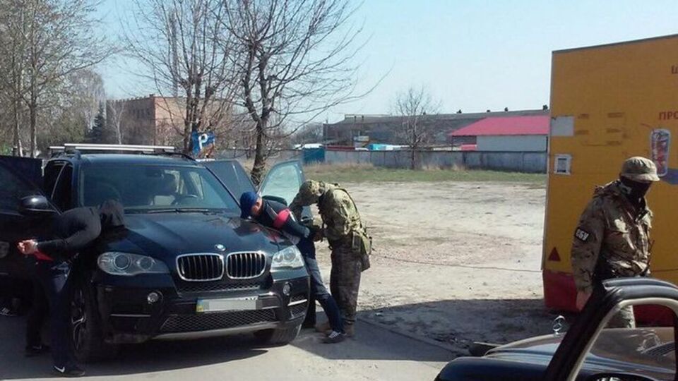 В Виннице СБУ задержала трех полицейских-вымогателей