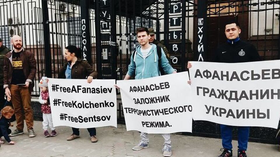В Киеве активисты требовали освободить незаконно осужденных в России украинцев