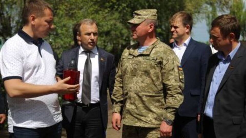 Военным 95-й бригады вручили Благодатный огонь
