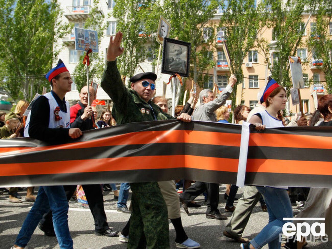 Накануне 9 Мая в Донецке было много черно-оранжевых лент Святого Георгия