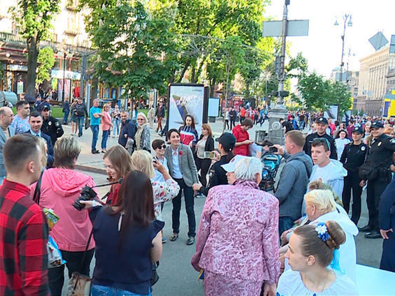 В праздниках и памятных мероприятиях в Украине с конца апреля по 9 мая приняли участие около миллиона человек