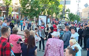 В праздниках и памятных мероприятиях в Украине с конца апреля по 9 мая приняли участие около миллиона человек