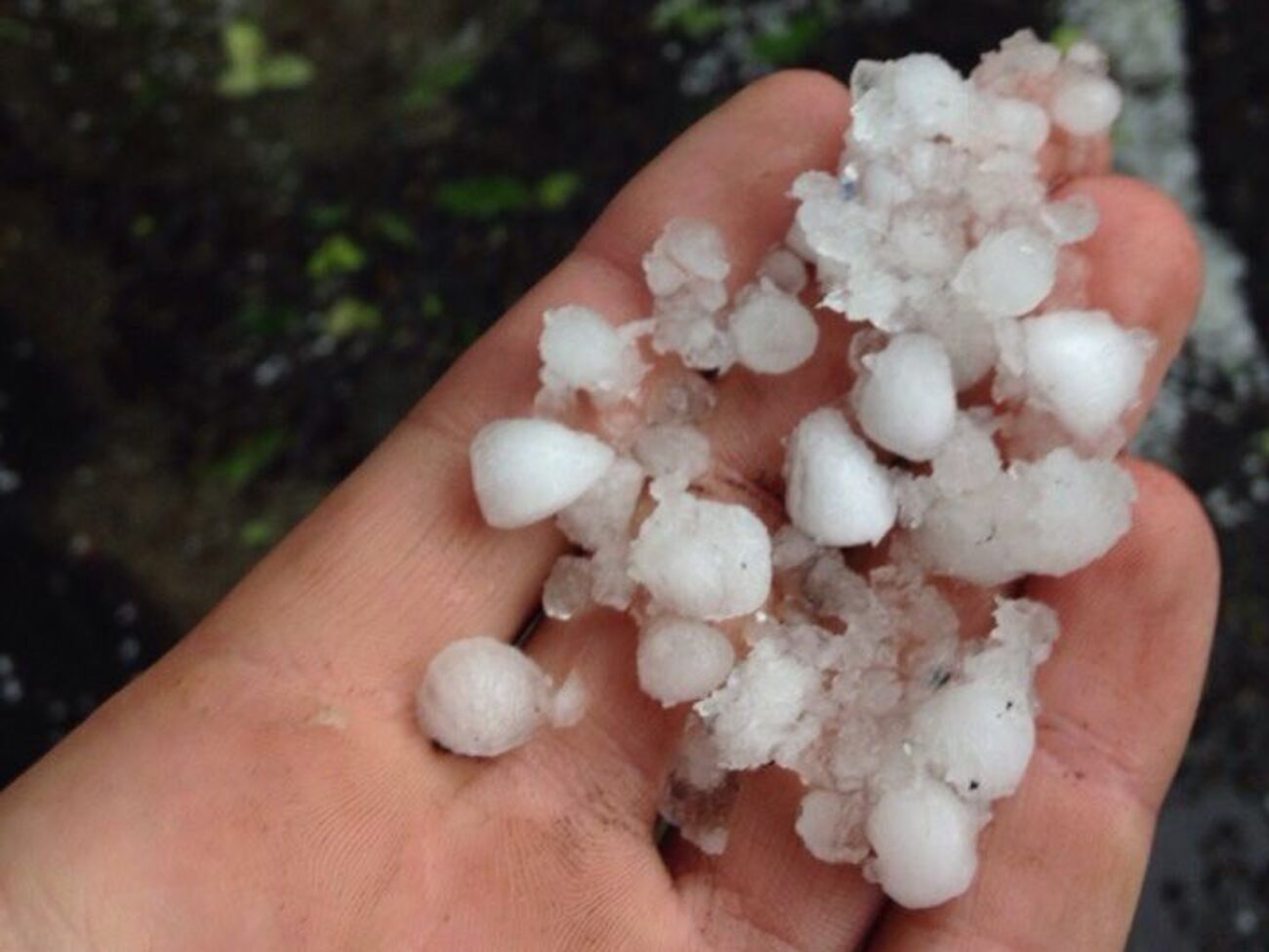 Ливень и град выпали в Днепропетровске