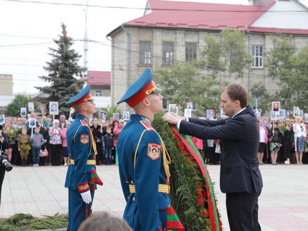 Шевчук отметил участие российских военных в параде, посвященному Дню Победы