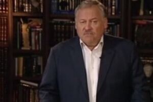 У Селезнева есть несколько вариантов для продолжения карьеры, но он не перейдет в клуб украинской Премьер-лиги, заявил агент игрока