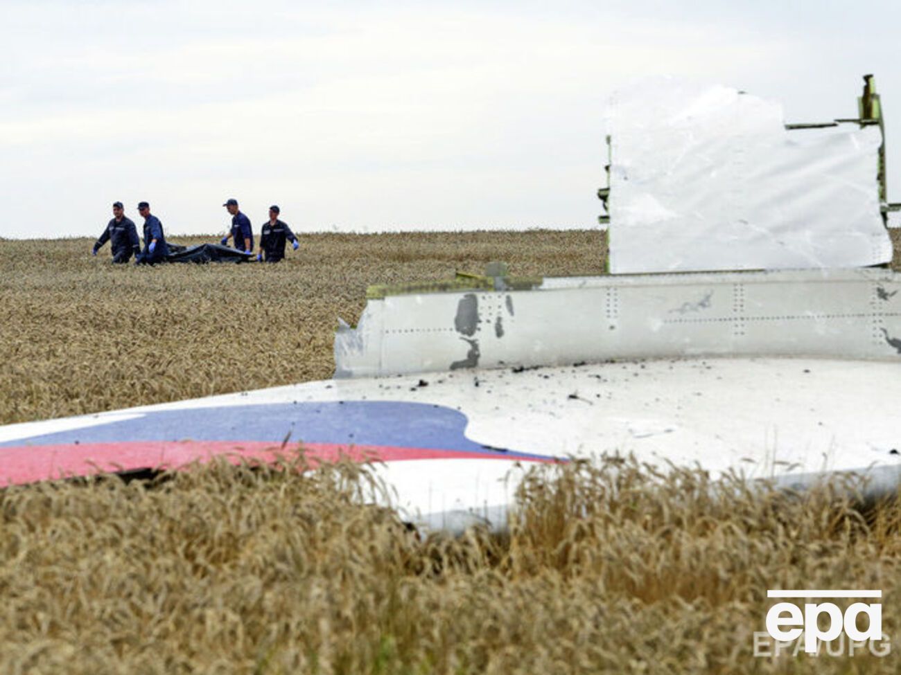 2014 год. Сотрудники западных СМИ попали на место крушения самолета Malaysia Airlines, получив разрешение боевиков "ДНР"