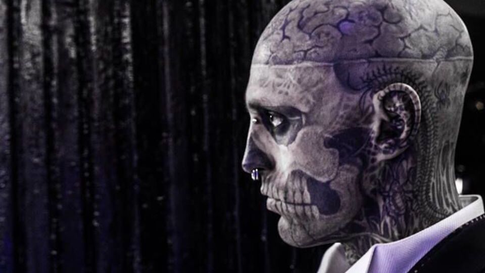 Перед объективом мужа Билык позировал Парень-Зомби