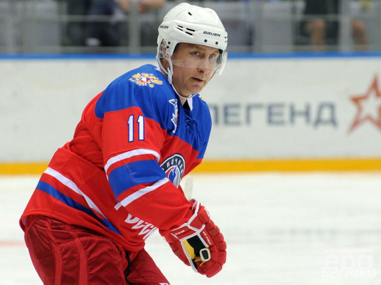 Путин сыграл в хоккей