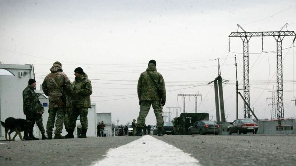Пограничники передали задержанного полиции
