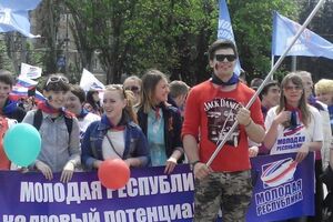 В Донецке отмечают "День республики". Фоторепортаж