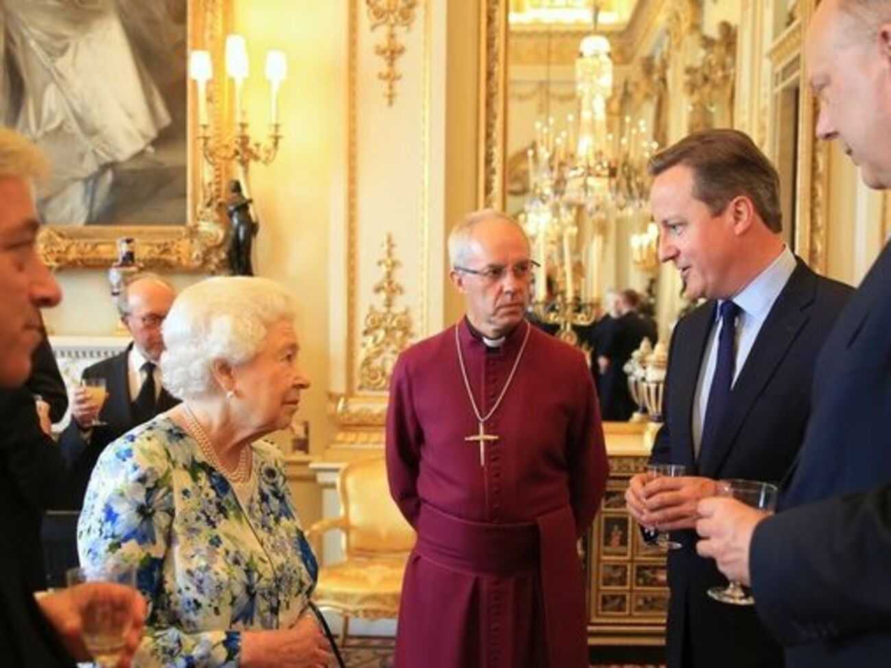 Дэвид Кэмерон поделился с королевой Великобритании Елизаветой&nbsp;II своими взглядами на проблемы коррупции в других странах