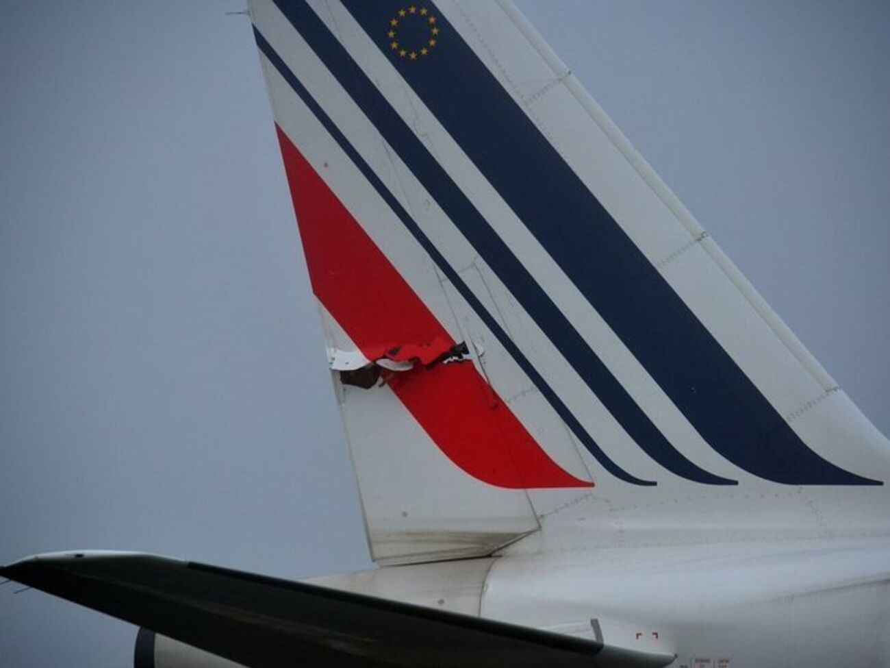 В результате столкновения небольшие повреждения получили два самолета