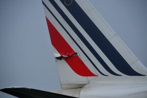 В результате столкновения небольшие повреждения получили два самолета