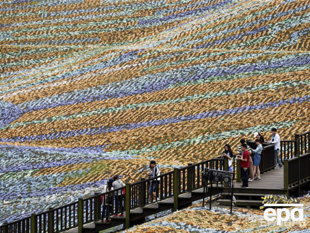 На Тайване создали гигантскую копию картини Ван Гога из пластиковых бутылок&nbsp;