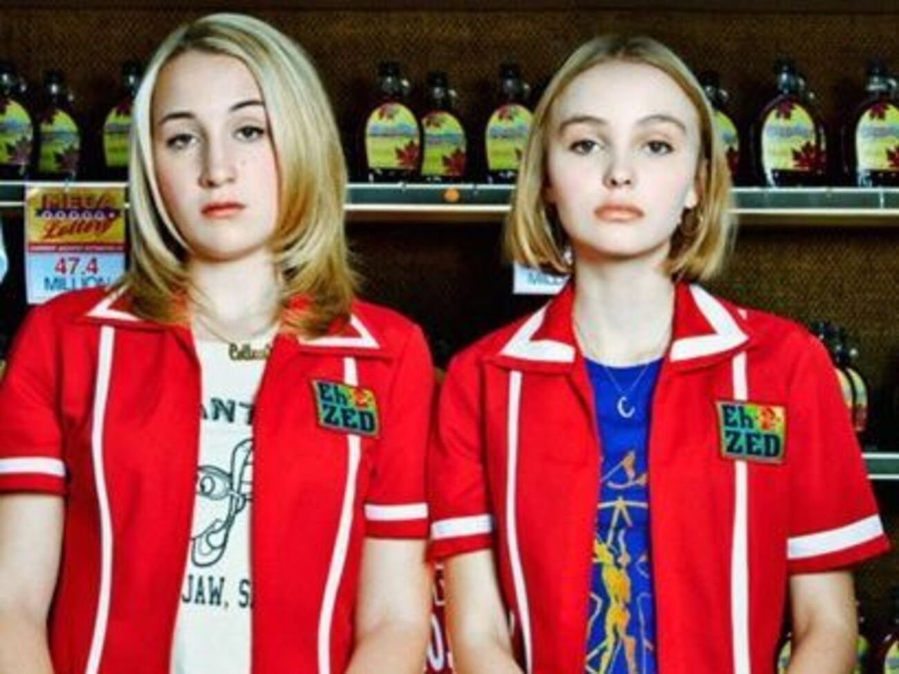 Лили-Роуз Депп (справа) сыграет в фильме вместе со своим отцом Джонни Деппом