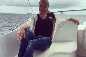 Волочкова: А вот сейчас мне хочется просто разрыдаться! Но я не буду этого делать. Не доставляя радости завистникам!