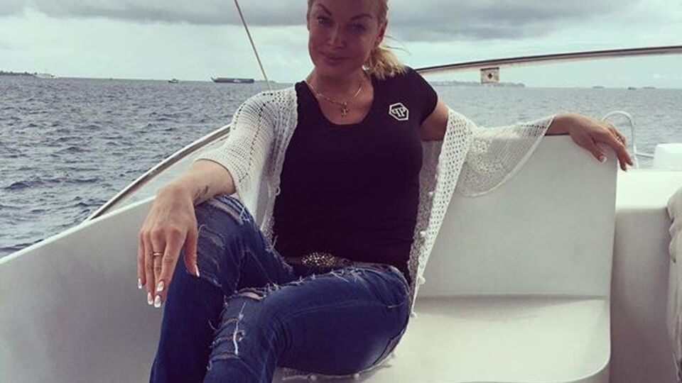 Волочкова: А вот сейчас мне хочется просто разрыдаться! Но я не буду этого делать. Не доставляя радости завистникам!